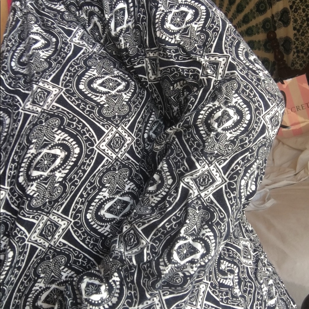 Pattern blouse (unbuttoned) buttons down